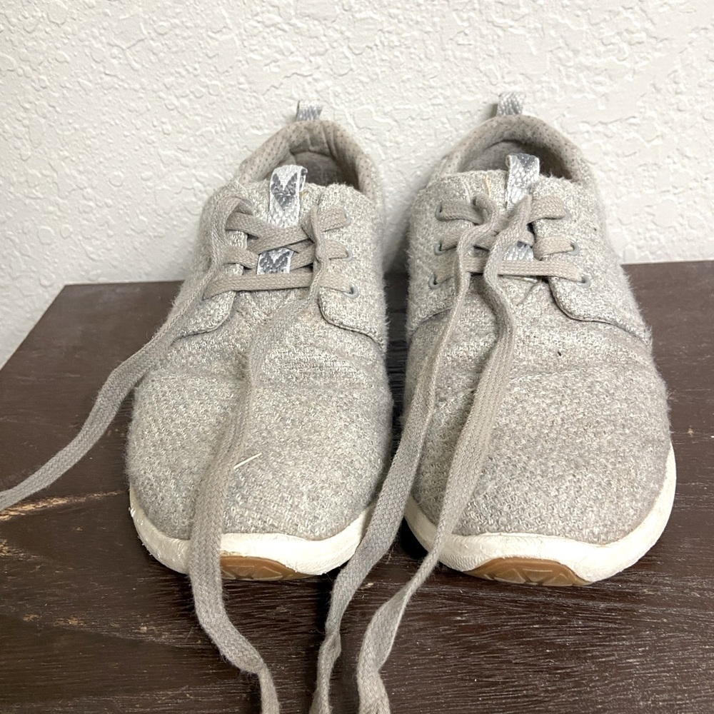 Tom’s Sneakers
